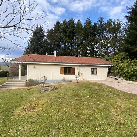 Le De Serrieres Ferienhaus *